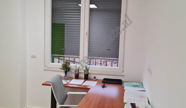 Office space for rent in Tefta Tashko Koco street, near Pazari i Ri in Tirana.&nbsp;
Positioned on 